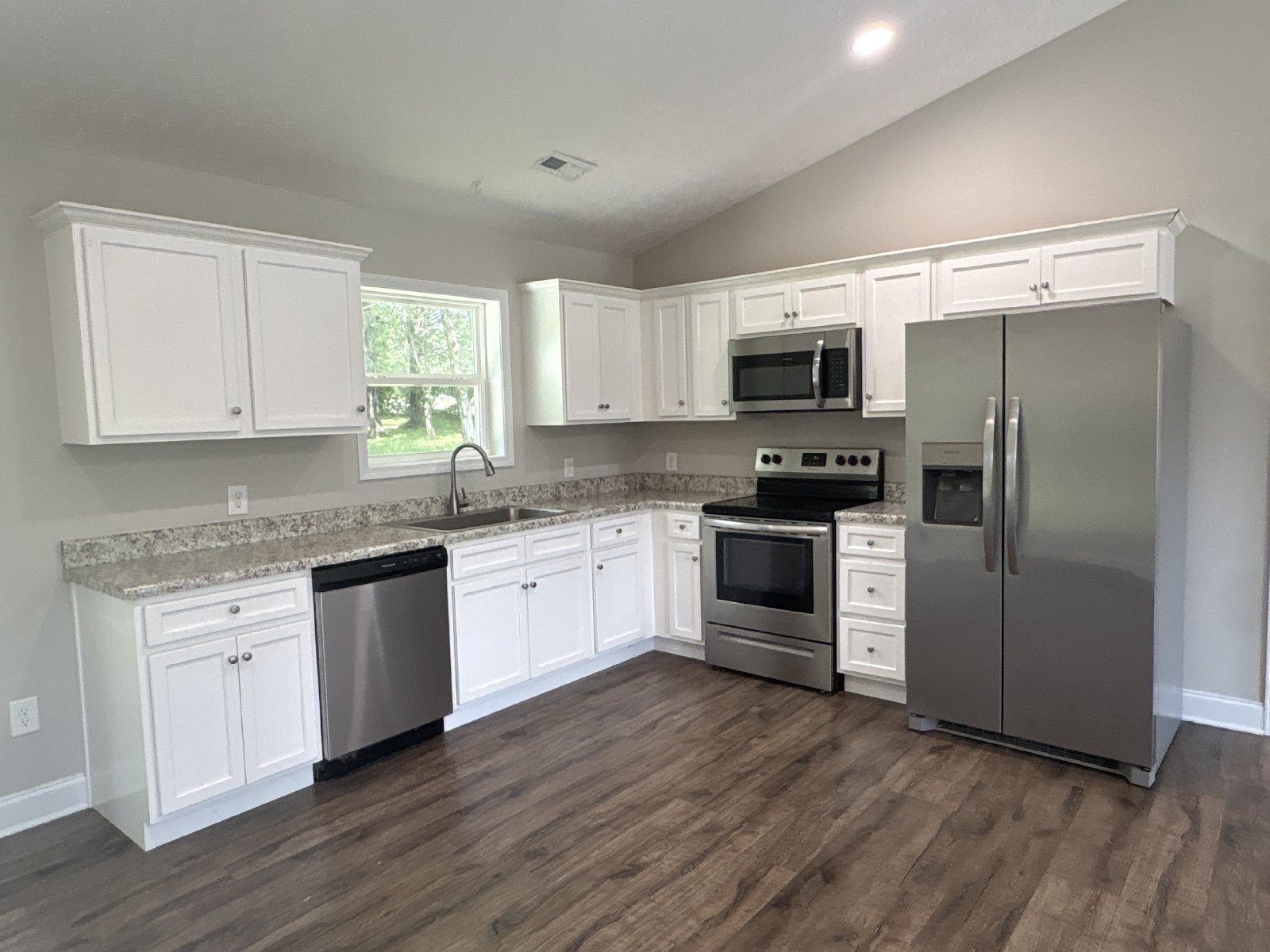 Spacious 3 Bed 2 Bath Duplex with Fenced-In Backyard! property image