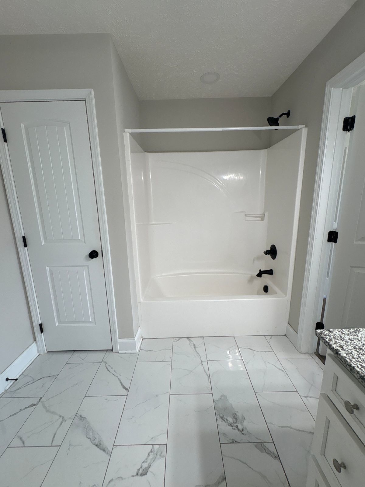 Spacious 3 Bed 2 Bath Duplex with Fenced-In Backyard! property image