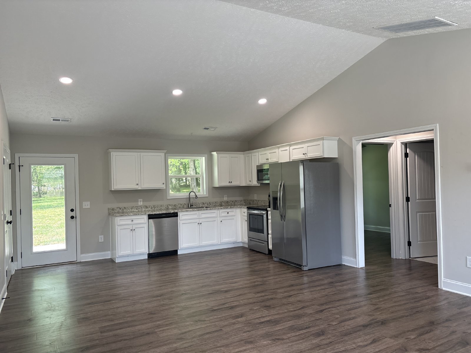 Spacious 3 Bed 2 Bath Duplex with Fenced-In Backyard! property image