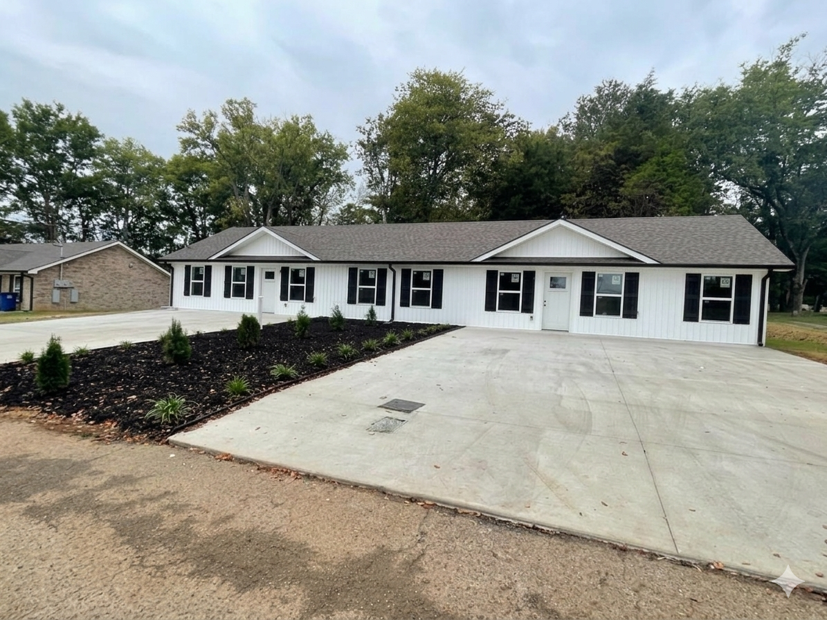 Spacious 3 Bed 2 Bath Duplex with Fenced-In Backyard! property image