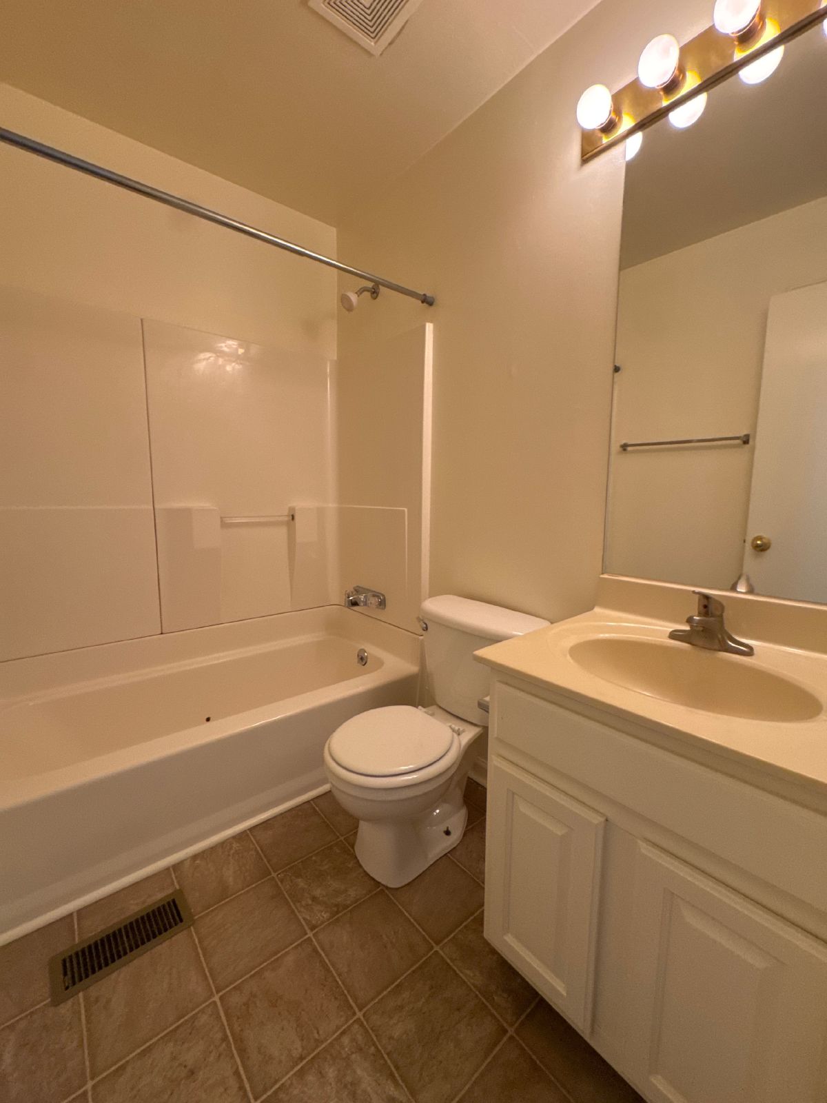 Quiet 2BR Duplex Living Near Old Hickory Lake property image