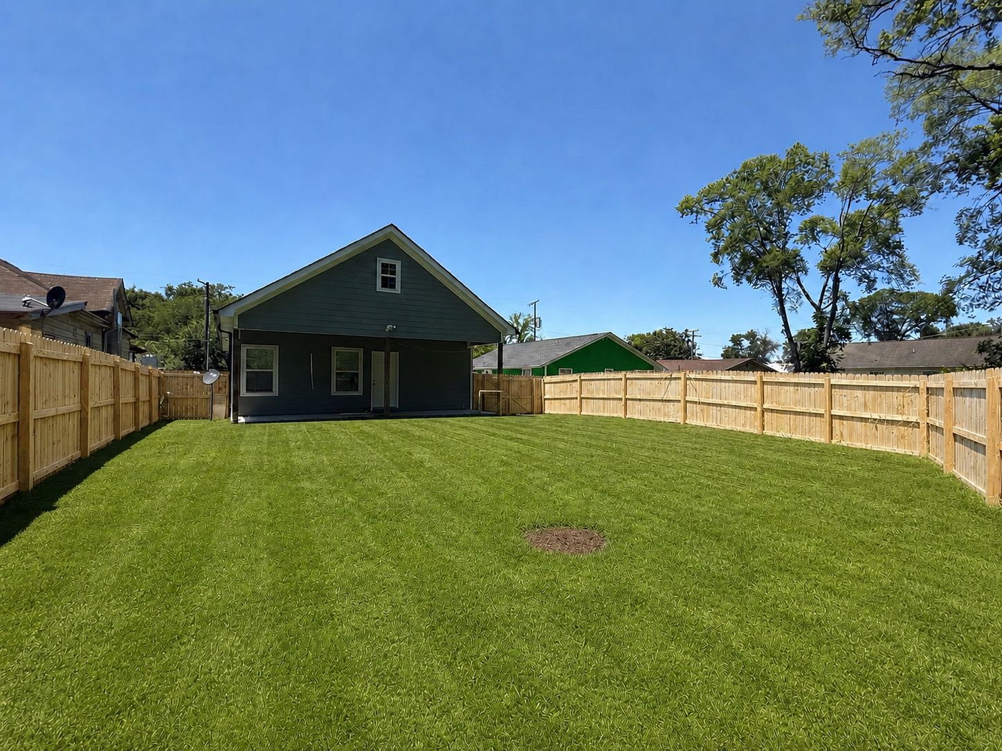 Charming 3 bed, 2 bath home! Fully fenced in, HUGE laundry room! property image