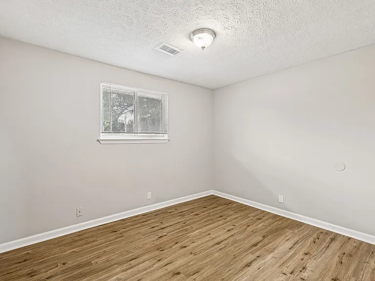 2 Bed 1 Bath Apt - The Flats at 1200 property image
