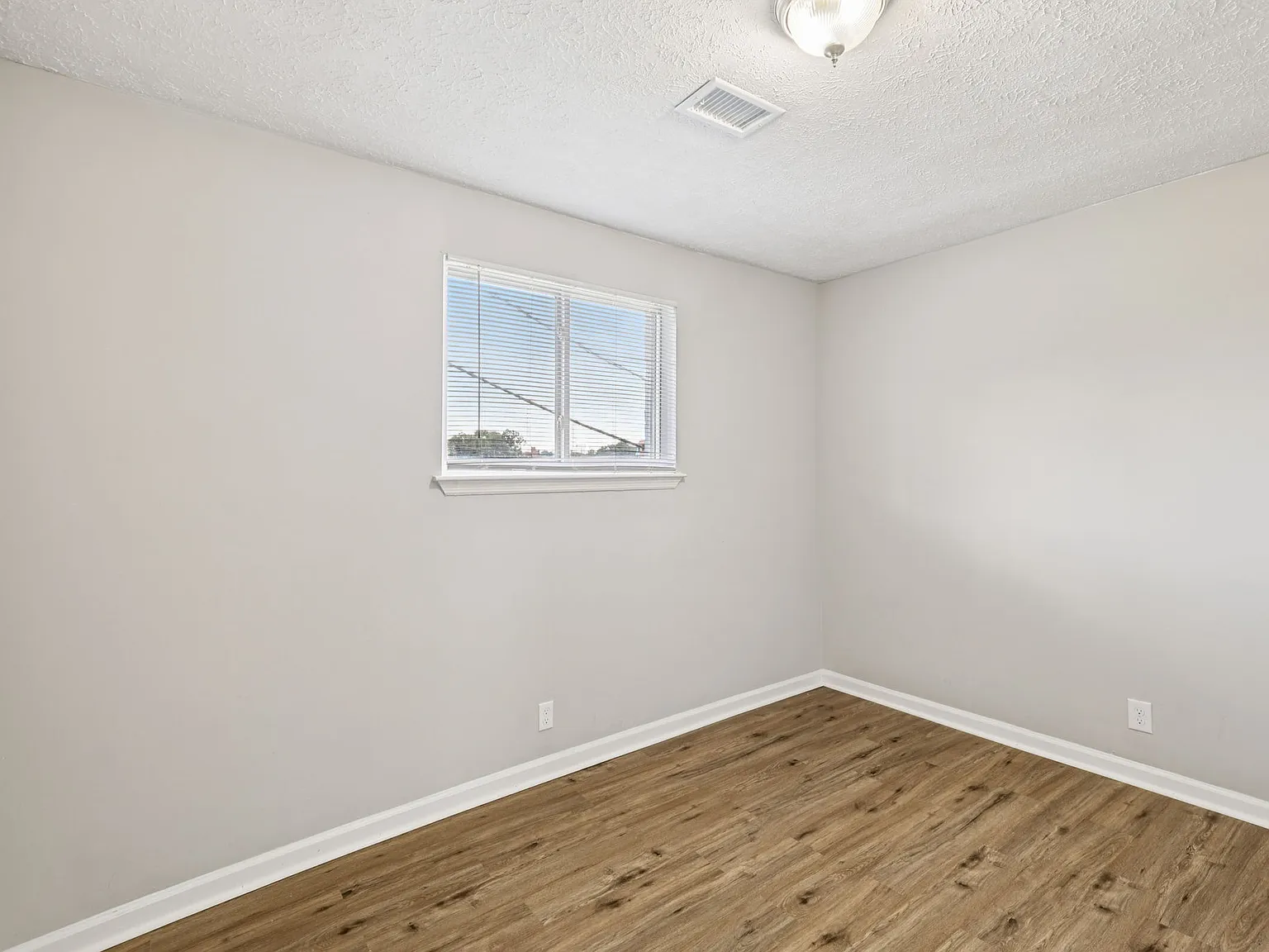 2 Bed 1 Bath Apt - The Flats at 1200 property image