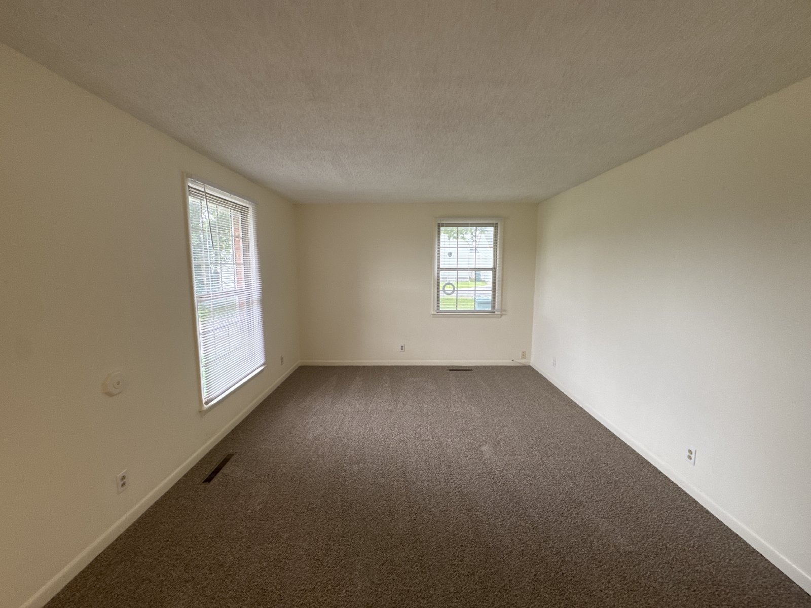 Charming 2-Bedroom Brick Duplex with Spacious Yard in Lebanon property image