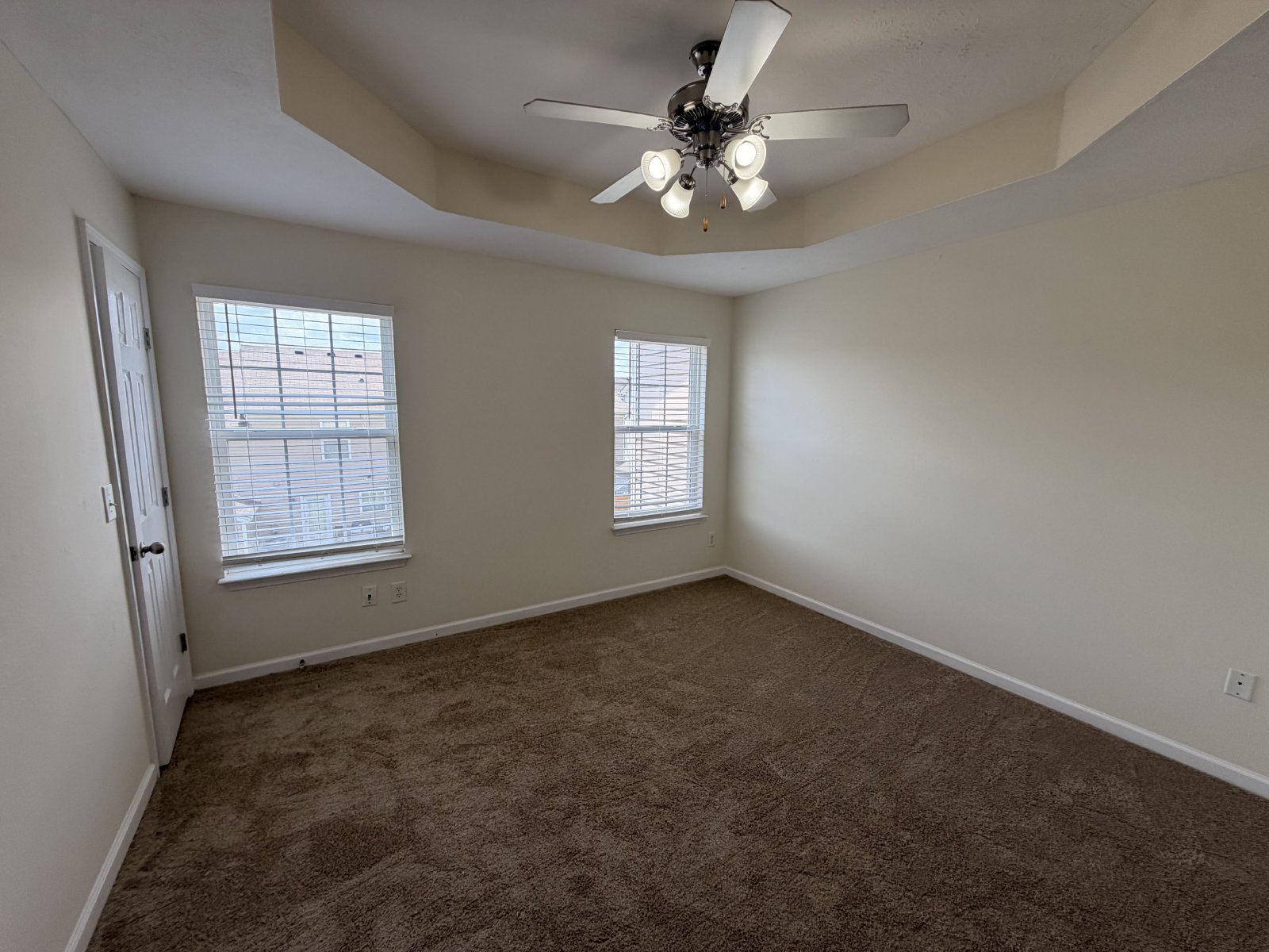 Available Now! 2 Bed, 2.5 Bath Townhome in The Cottages Of Lake Forest property image