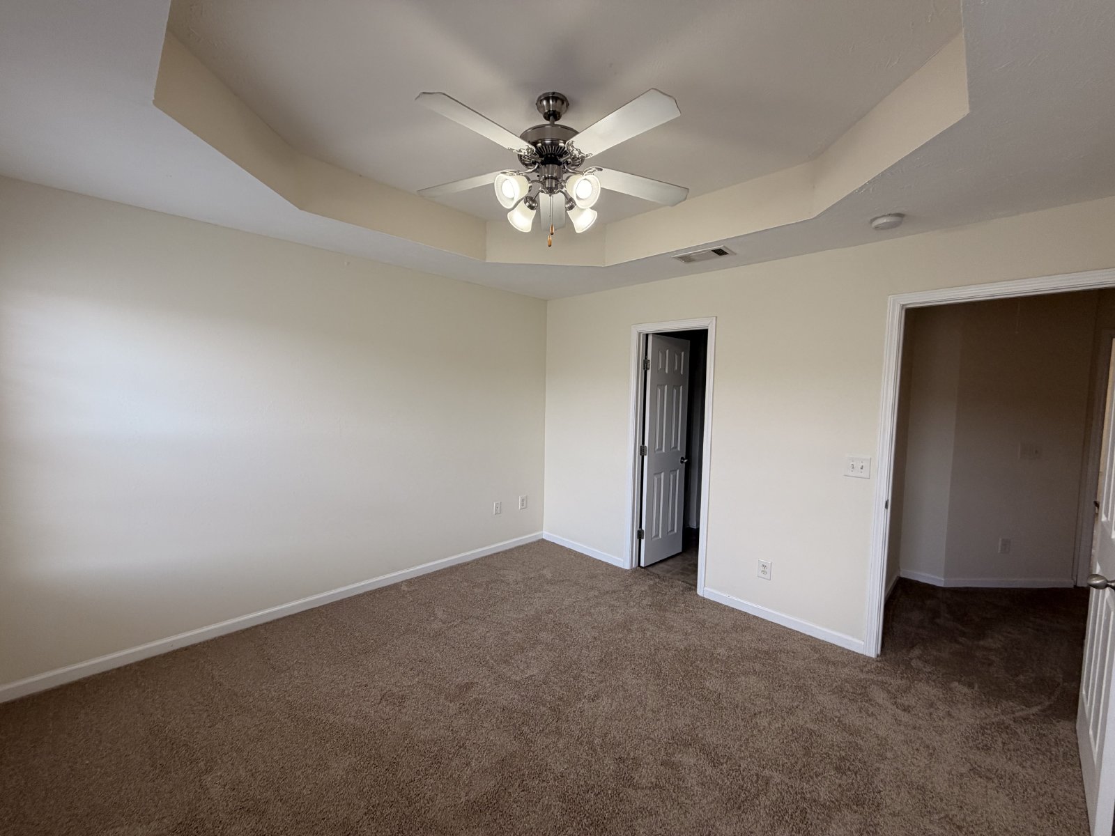 Available Now! 2 Bed, 2.5 Bath Townhome in The Cottages Of Lake Forest property image