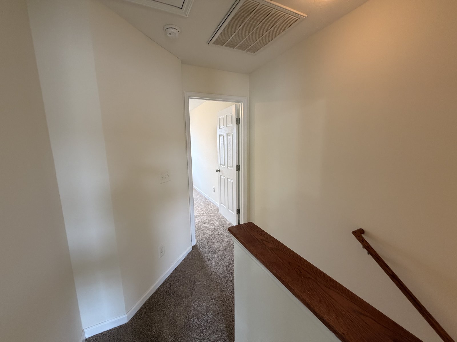 Available Now! 2 Bed, 2.5 Bath Townhome in The Cottages Of Lake Forest property image