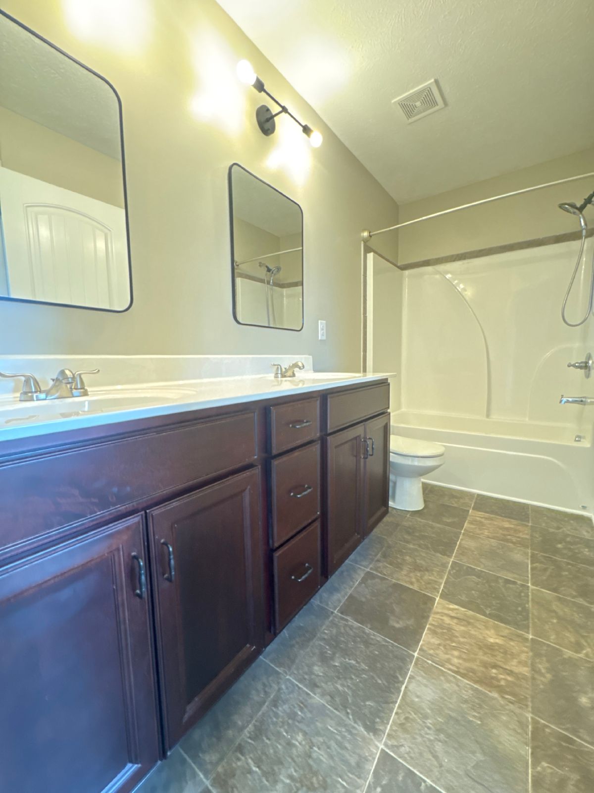 Beautiful 3BR Home in Crosswinds | Open Floor Plan | Garage | Convenient Clarksville Location property image