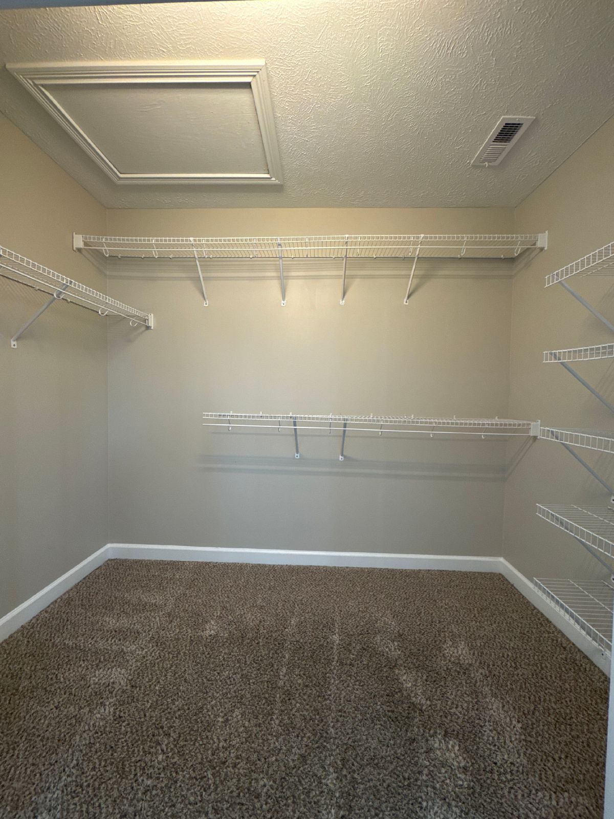 Beautiful 3BR Home in Crosswinds | Open Floor Plan | Garage | Convenient Clarksville Location property image