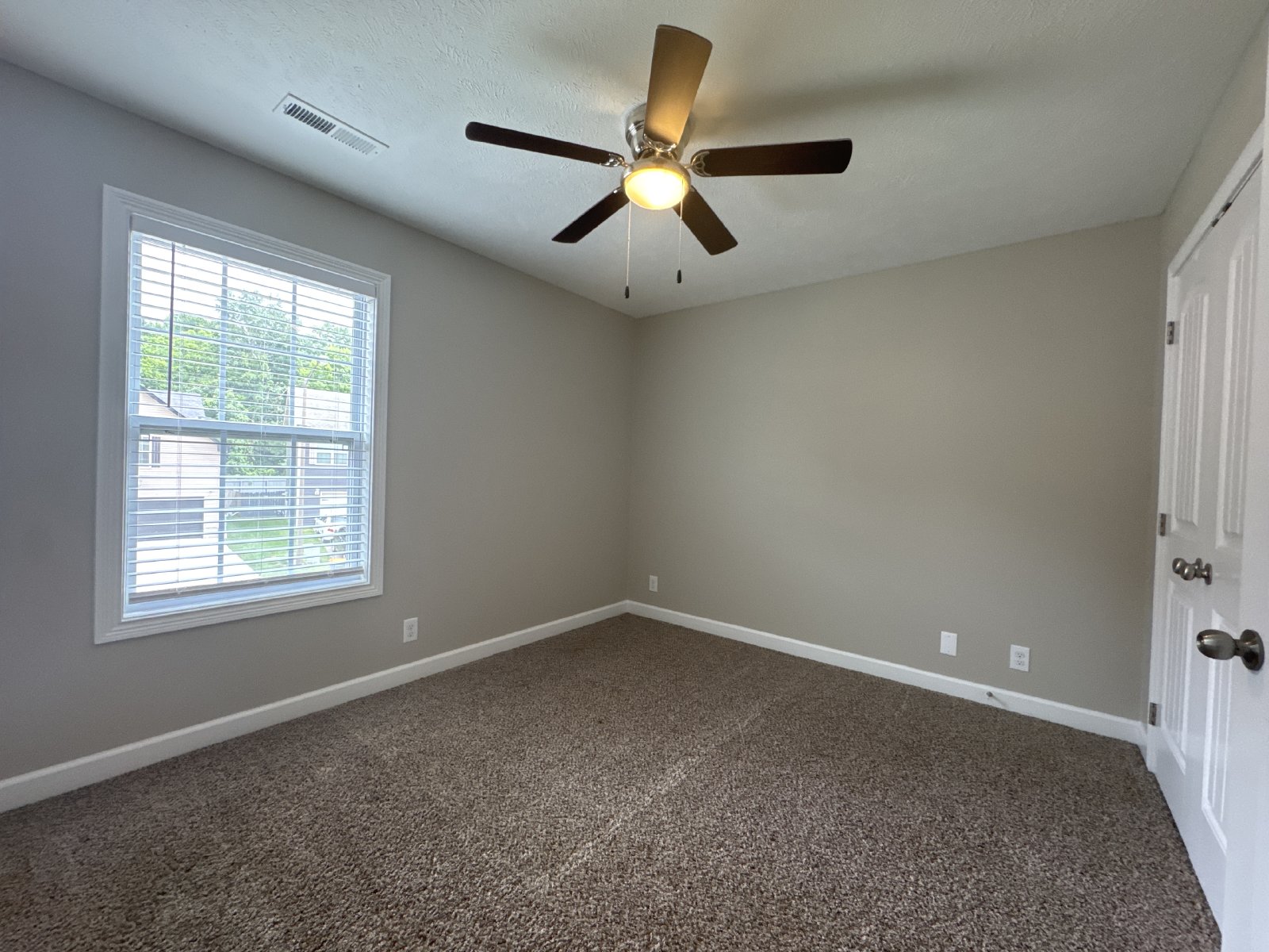 Beautiful 3BR Home in Crosswinds | Open Floor Plan | Garage | Convenient Clarksville Location property image