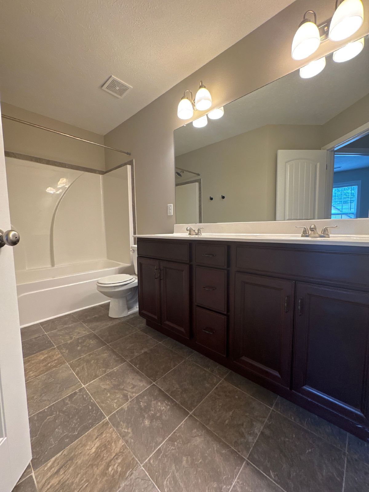 Beautiful 3BR Home in Crosswinds | Open Floor Plan | Garage | Convenient Clarksville Location property image