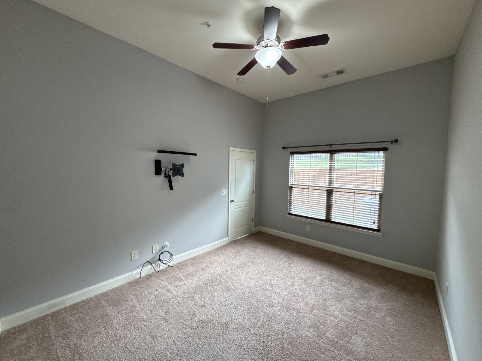 Modern End-Unit Townhome in the Heart of Old Hickory, Wilson County! property image