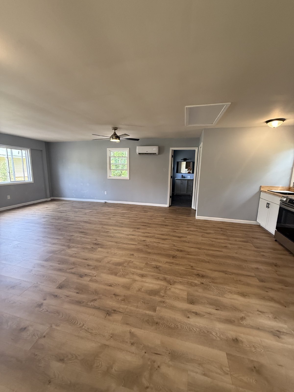 Oversized Studio Apartment Close to Hamilton Place Mall! property image