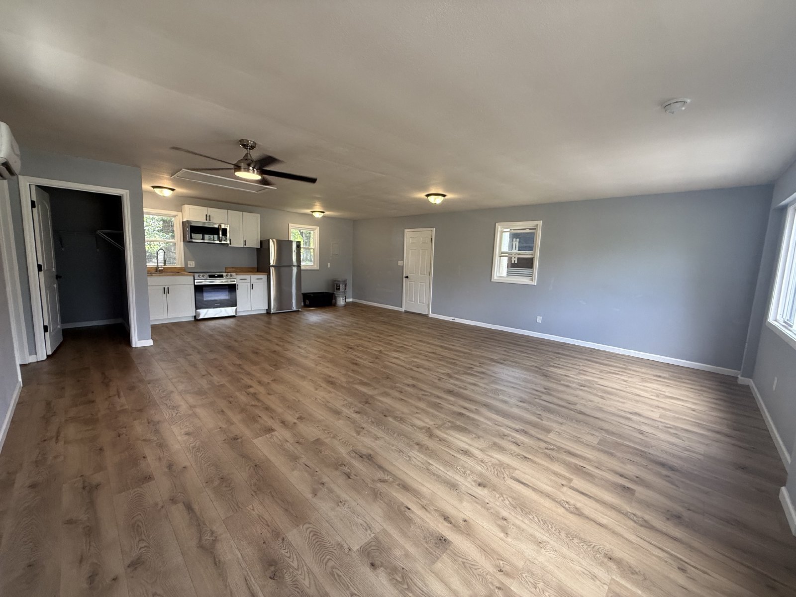 Oversized Studio Apartment Close to Hamilton Place Mall! property image