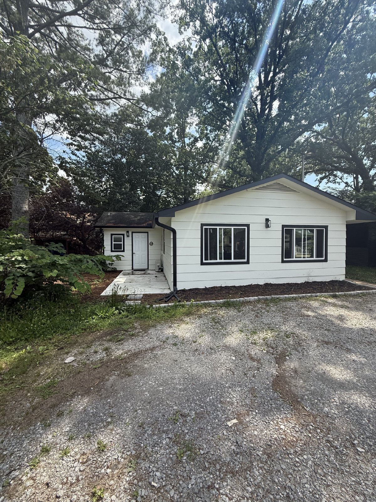 Oversized Studio Apartment Close to Hamilton Place Mall! property image