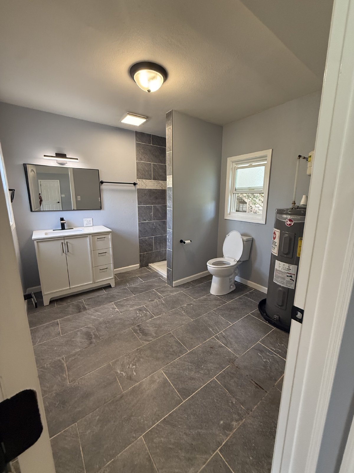 Oversized Studio Apartment Close to Hamilton Place Mall! property image