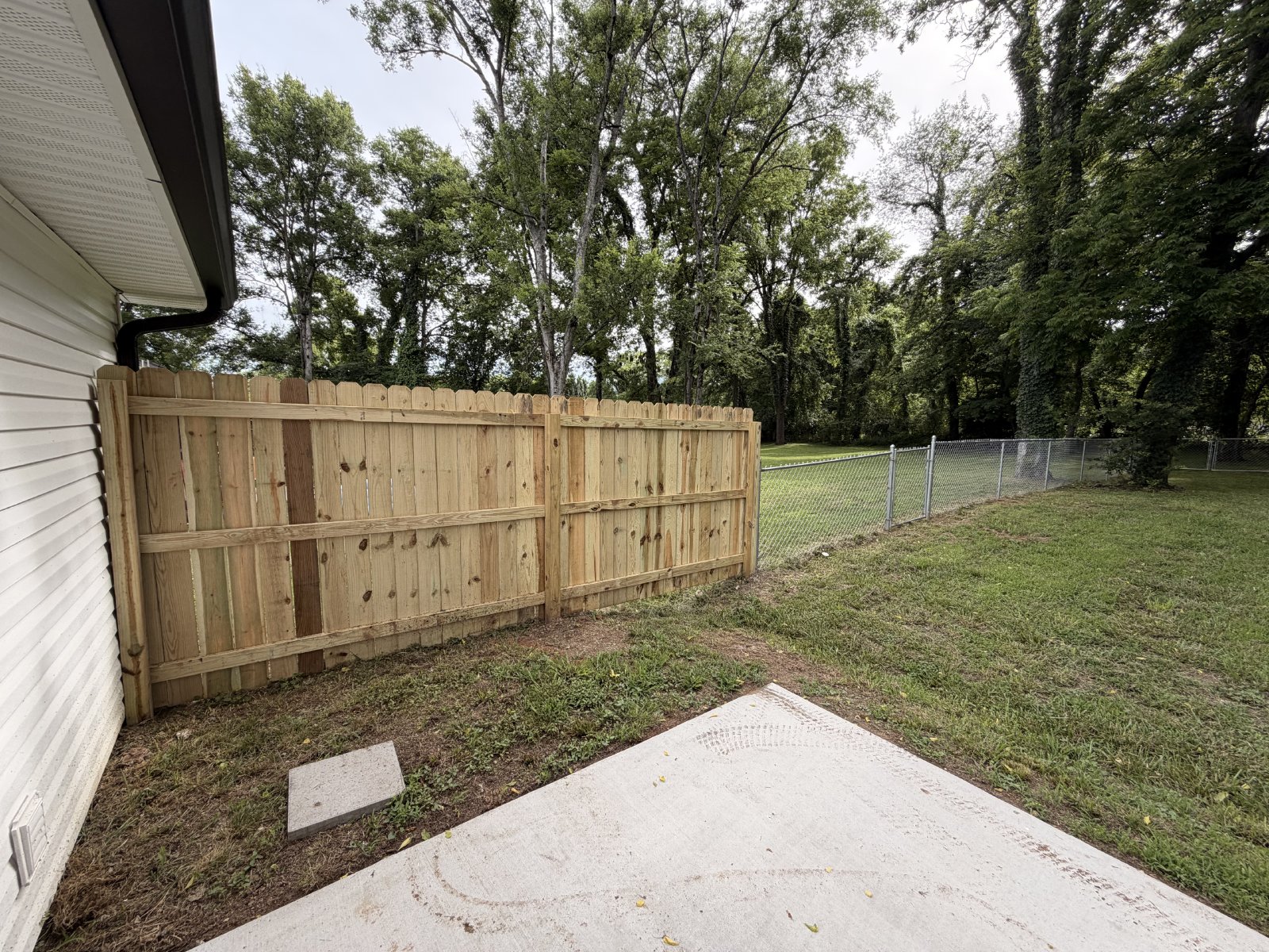 Spacious 3 Bed 2 Bath Duplex with Fenced-In Backyard! property image