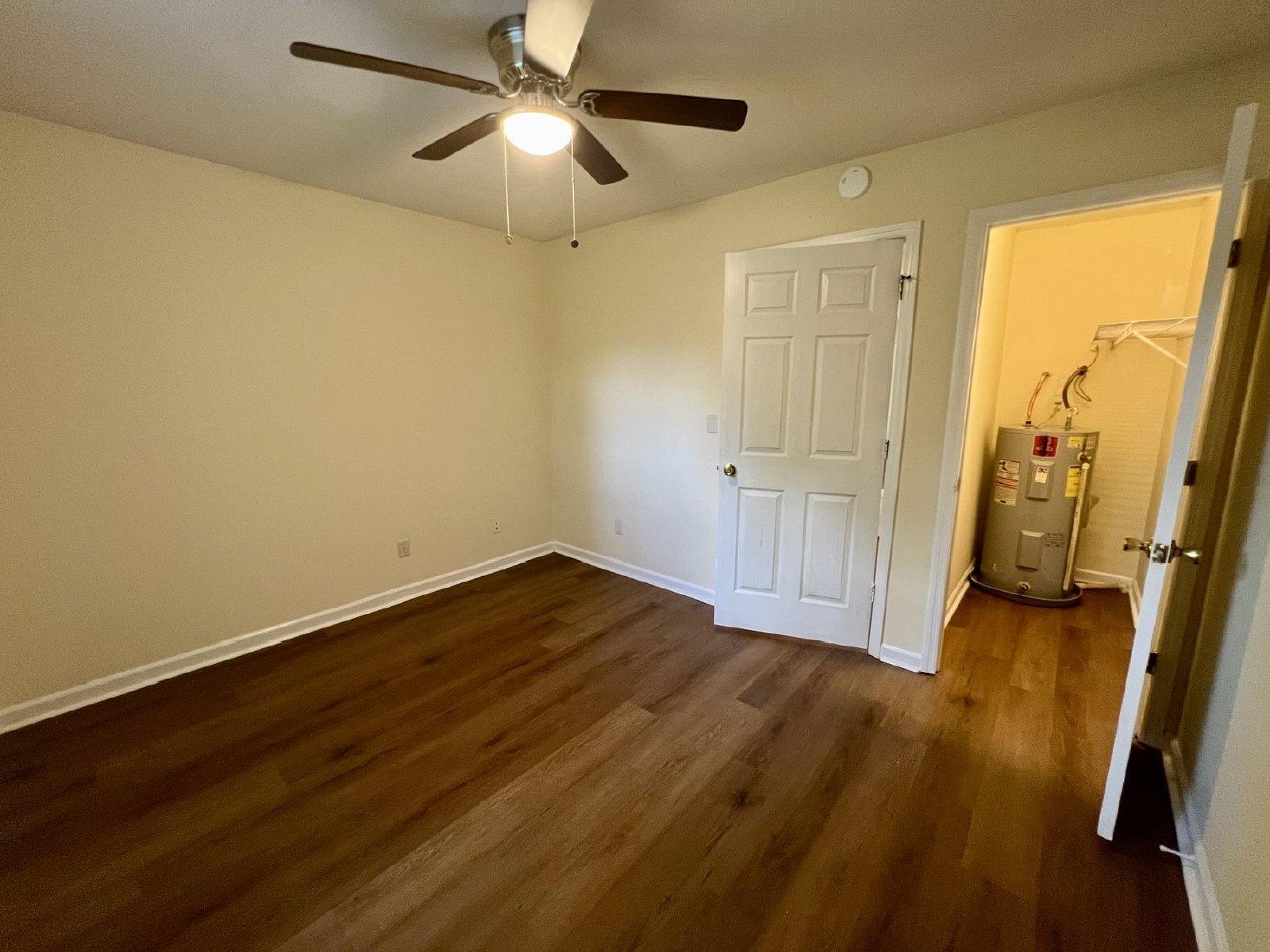 1BR 1BA Apartment at Venture Point Apt. *Water Included* property image