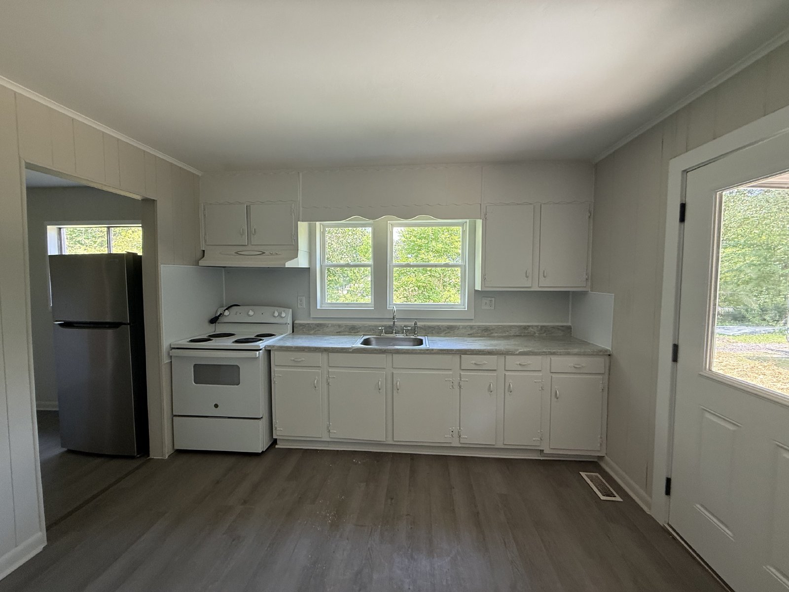 Newly Updated 3 Bedroom Home with Bonus Room in Rossville! property image