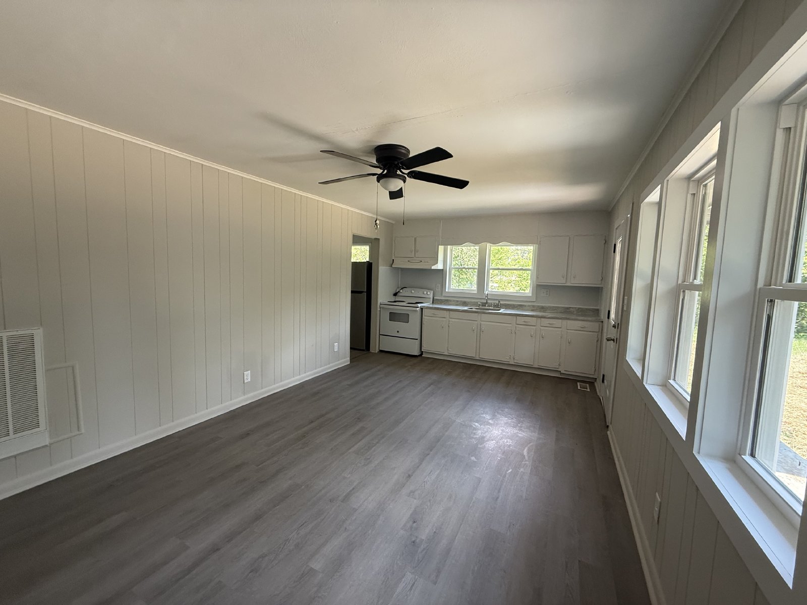 Newly Updated 3 Bedroom Home with Bonus Room in Rossville! property image