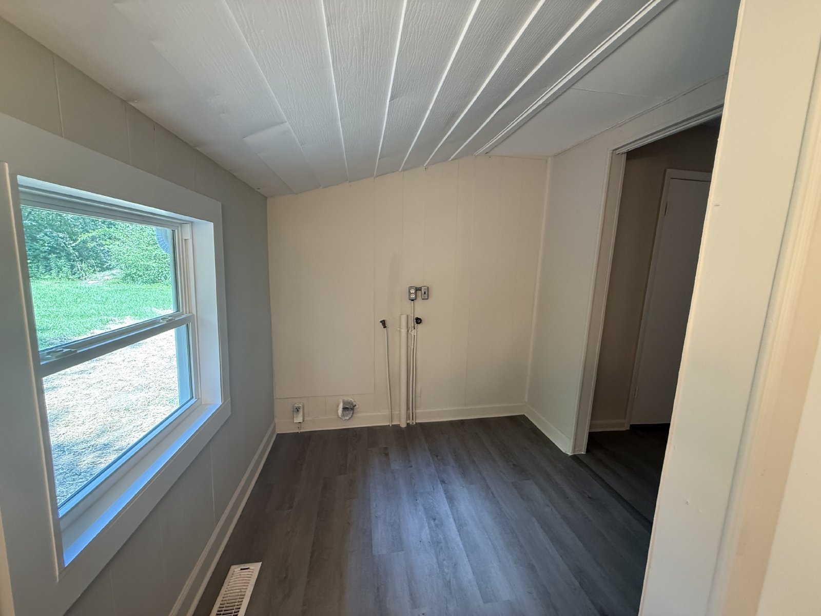 Newly Updated 3 Bedroom Home with Bonus Room in Rossville! property image