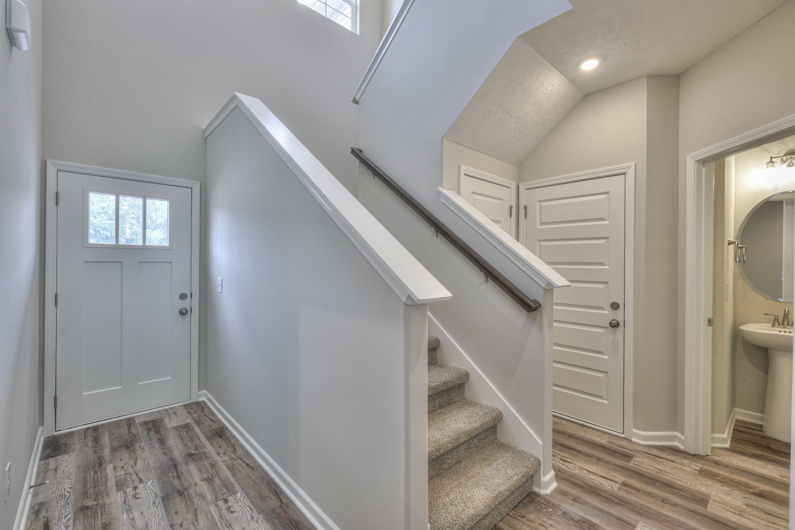 Beautiful LIKE NEW 3 Bed 2.5 Bath Townhome in Manchester! property image