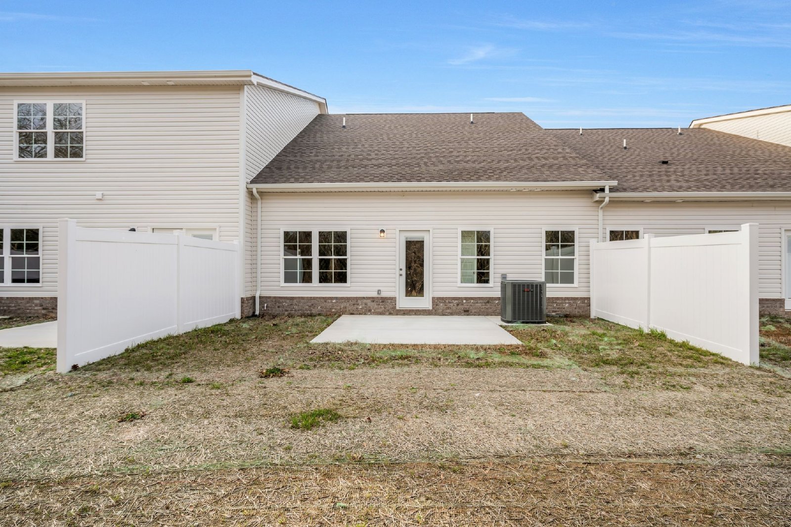 Beautiful LIKE NEW 3 Bed 2.5 Bath Townhome in Manchester! property image