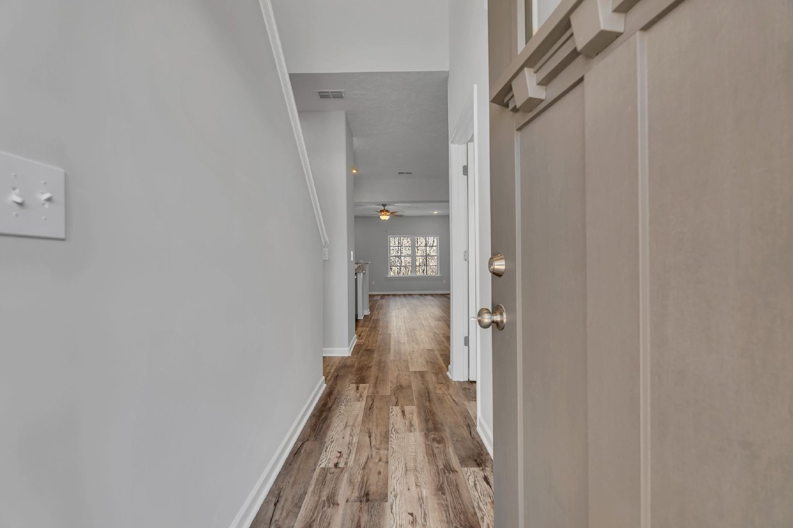 Beautiful LIKE NEW 3 Bed 2.5 Bath Townhome in Manchester! property image