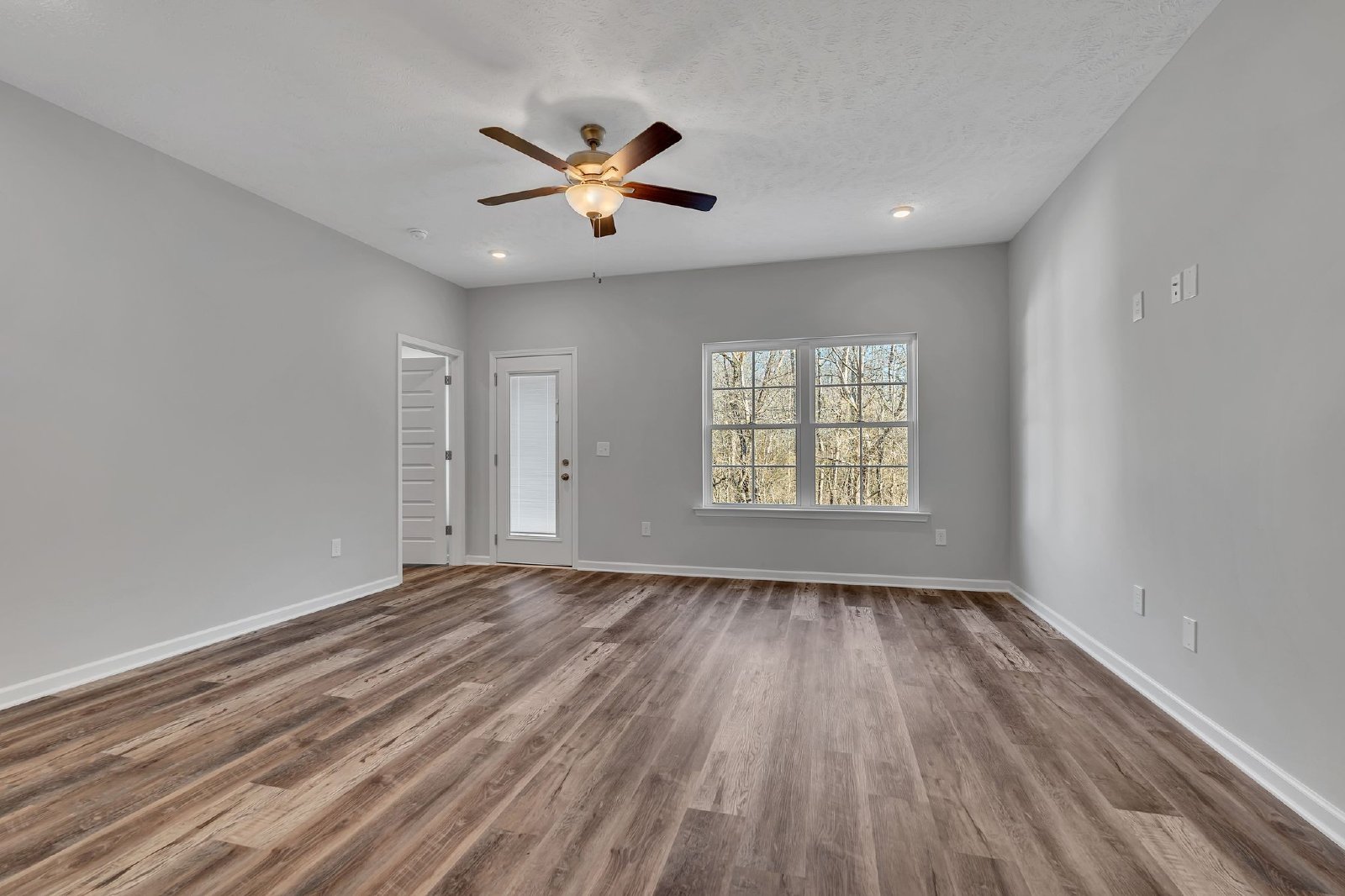 Beautiful LIKE NEW 3 Bed 2.5 Bath Townhome in Manchester! property image