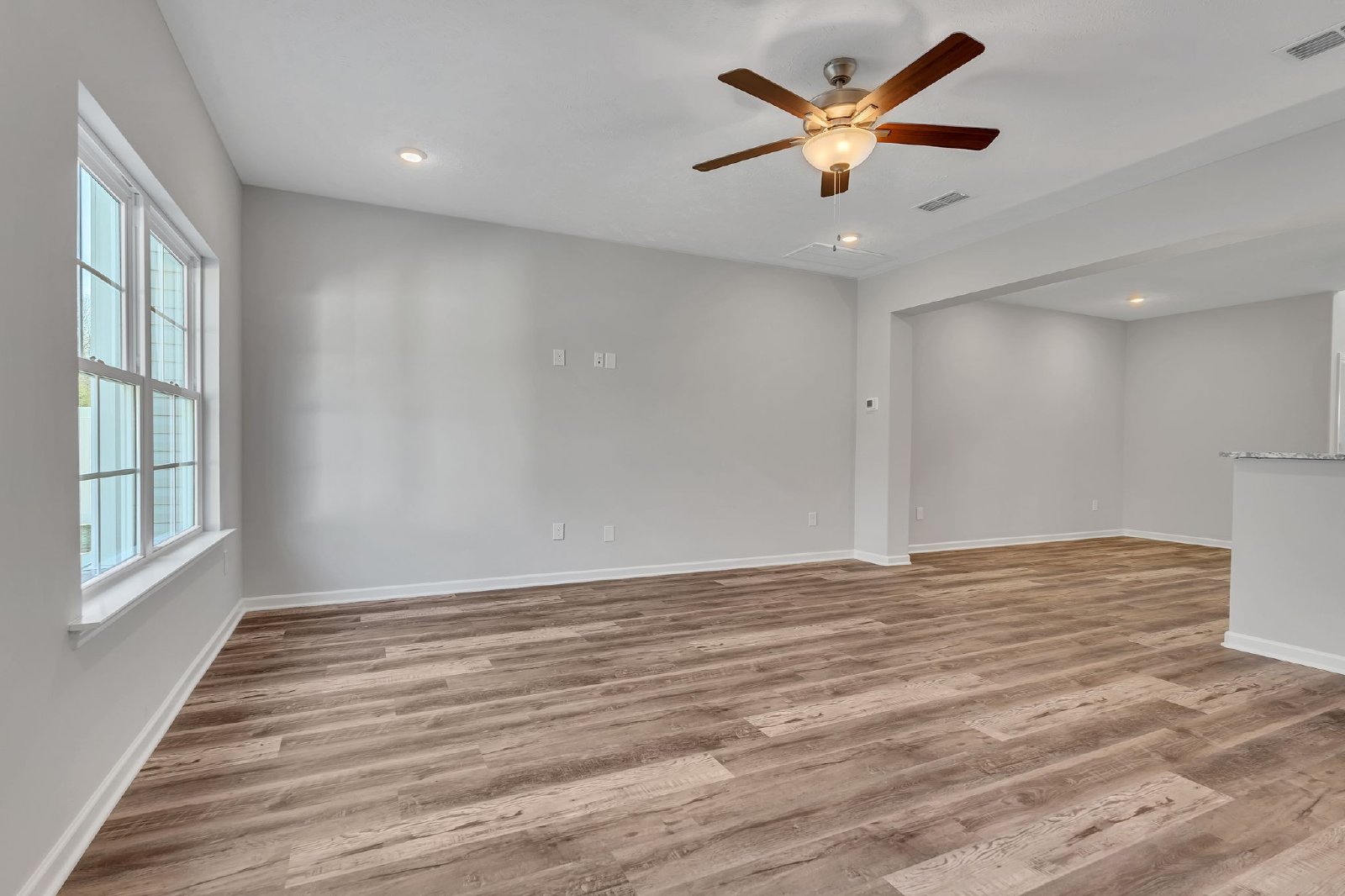 Beautiful LIKE NEW 3 Bed 2.5 Bath Townhome in Manchester! property image