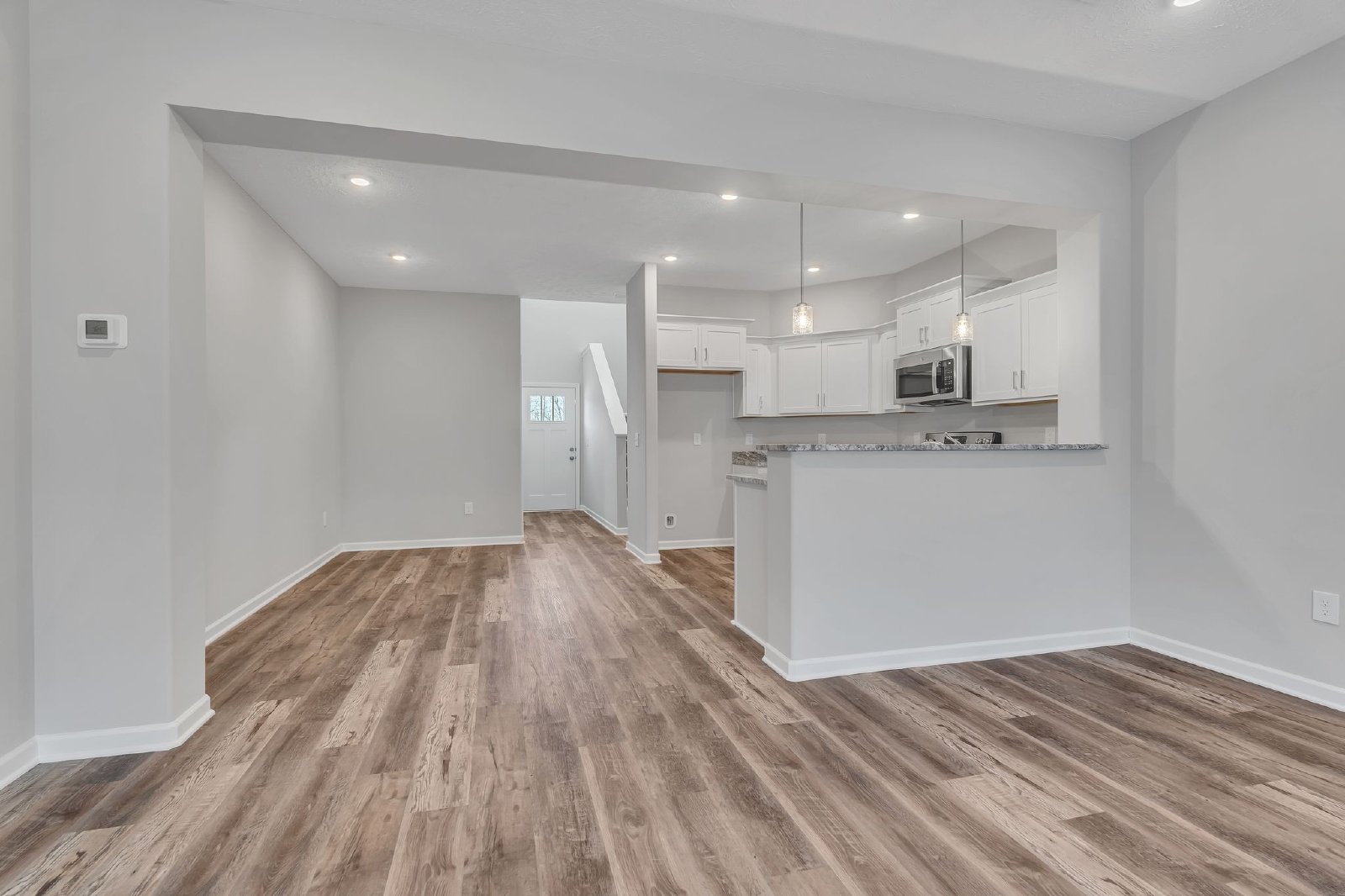 Beautiful LIKE NEW 3 Bed 2.5 Bath Townhome in Manchester! property image