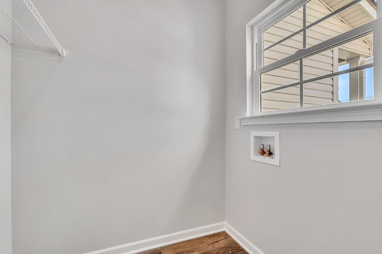 Beautiful LIKE NEW 3 Bed 2.5 Bath Townhome in Manchester! property image