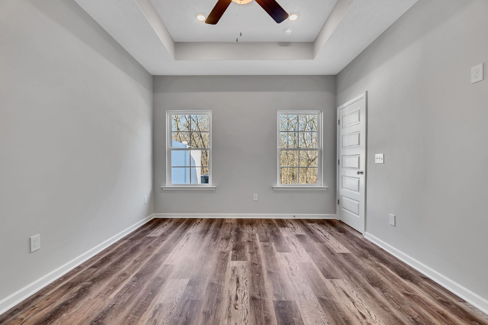 Beautiful LIKE NEW 3 Bed 2.5 Bath Townhome in Manchester! property image