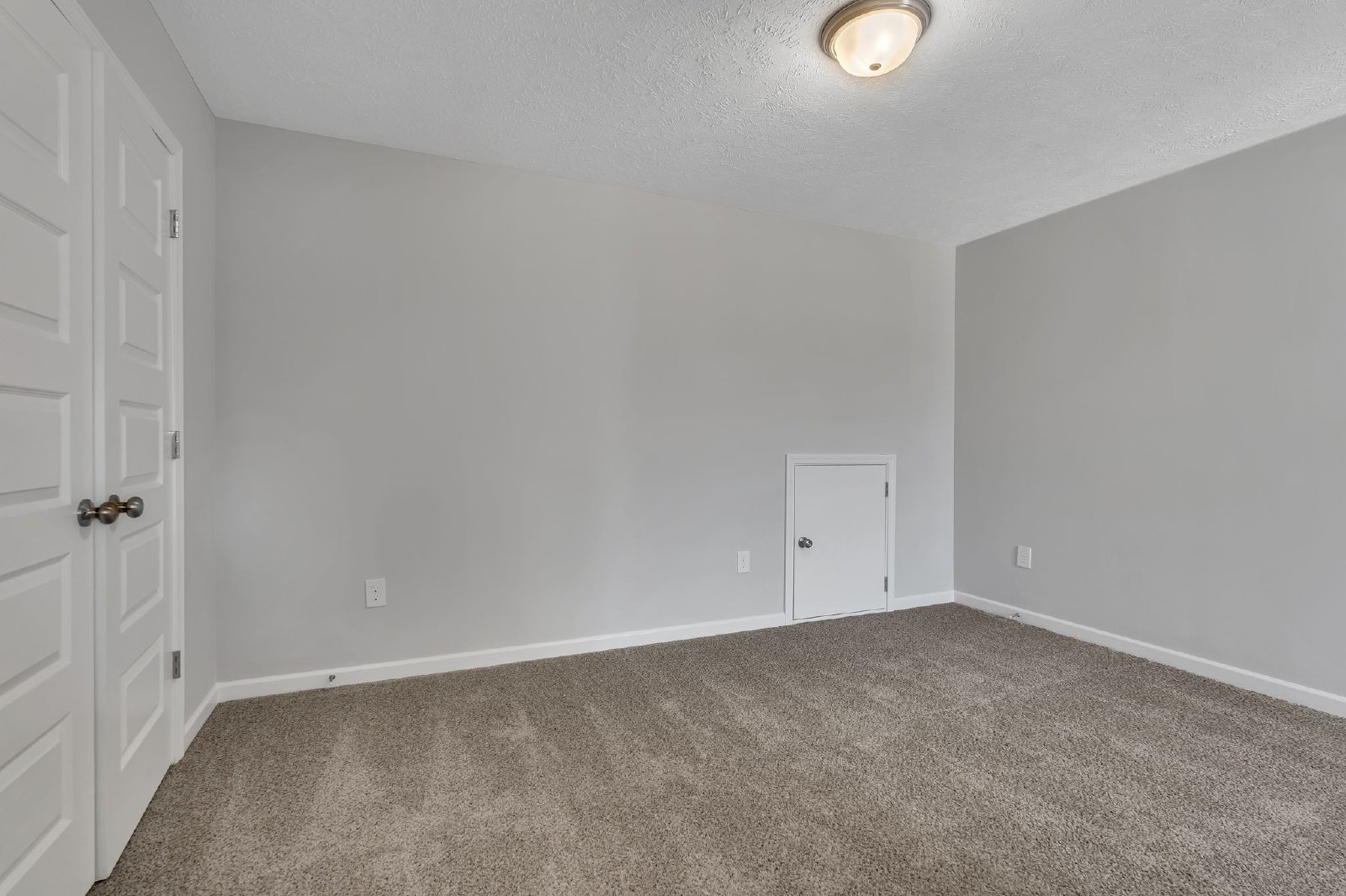 Beautiful LIKE NEW 3 Bed 2.5 Bath Townhome in Manchester! property image