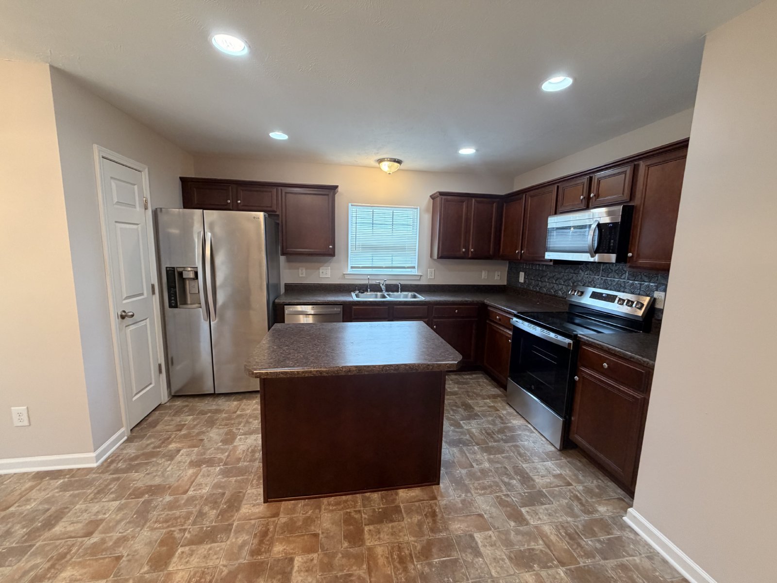 Available Immediately – Beautiful 3 Bedroom, 2.5 Bath Home with Bonus Room in Belmont! property image