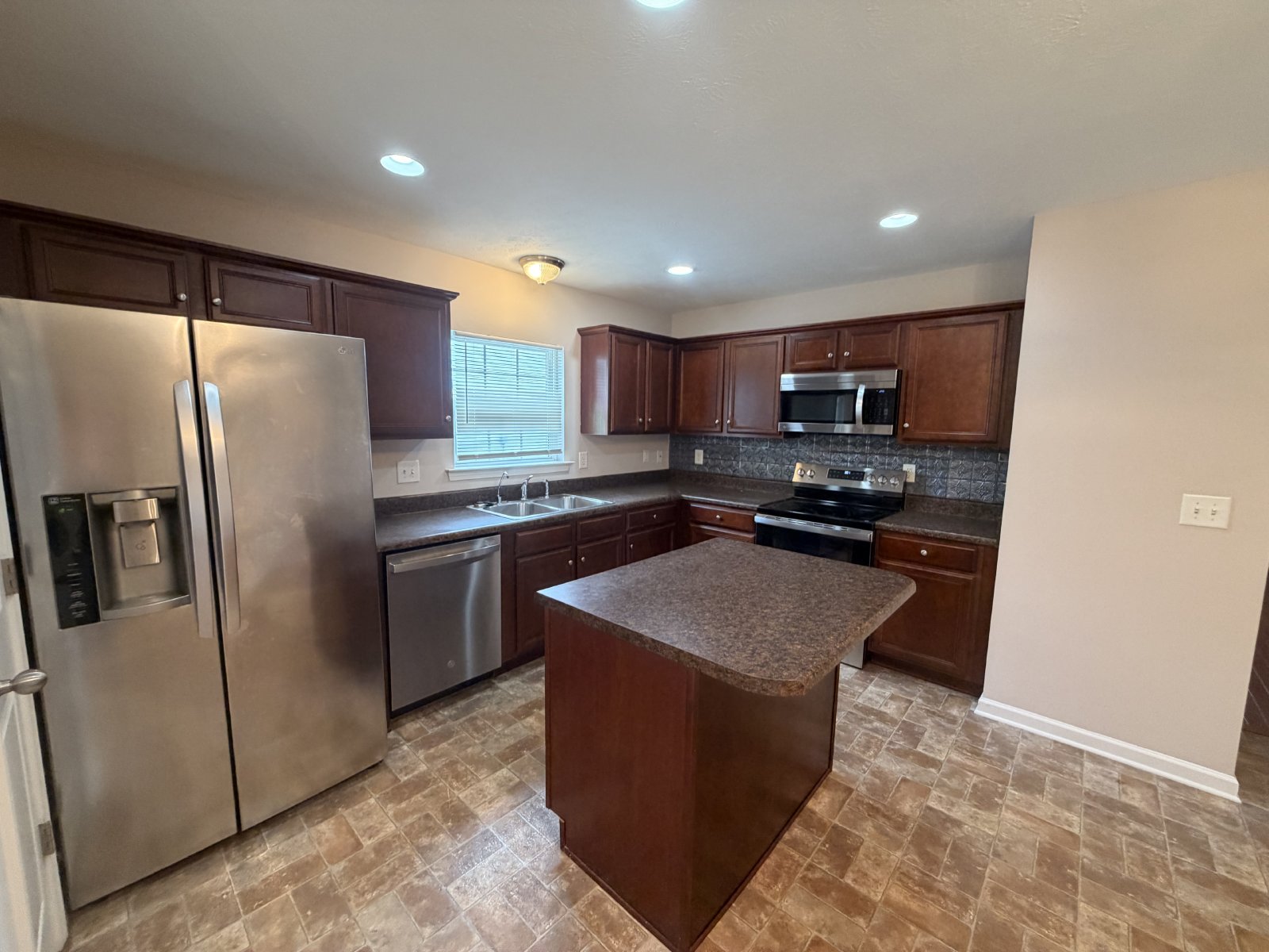 Available Immediately – Beautiful 3 Bedroom, 2.5 Bath Home with Bonus Room in Belmont! property image