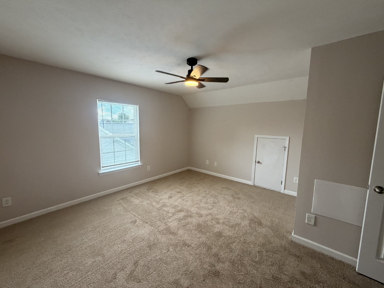 Available Immediately – Beautiful 3 Bedroom, 2.5 Bath Home with Bonus Room in Belmont! property image