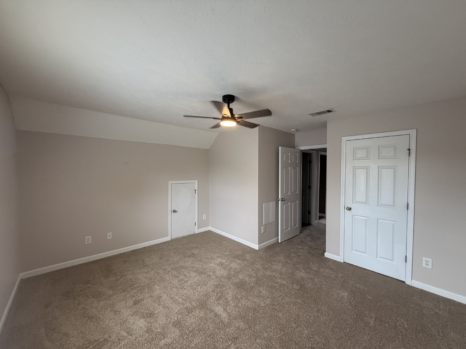 Available Immediately – Beautiful 3 Bedroom, 2.5 Bath Home with Bonus Room in Belmont! property image