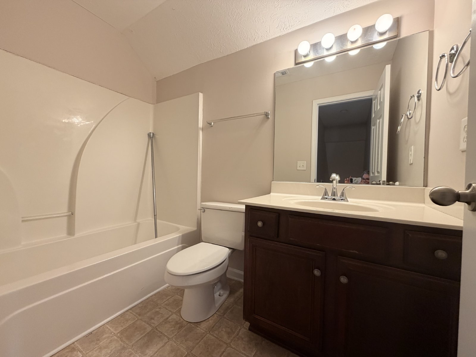 Available Immediately – Beautiful 3 Bedroom, 2.5 Bath Home with Bonus Room in Belmont! property image