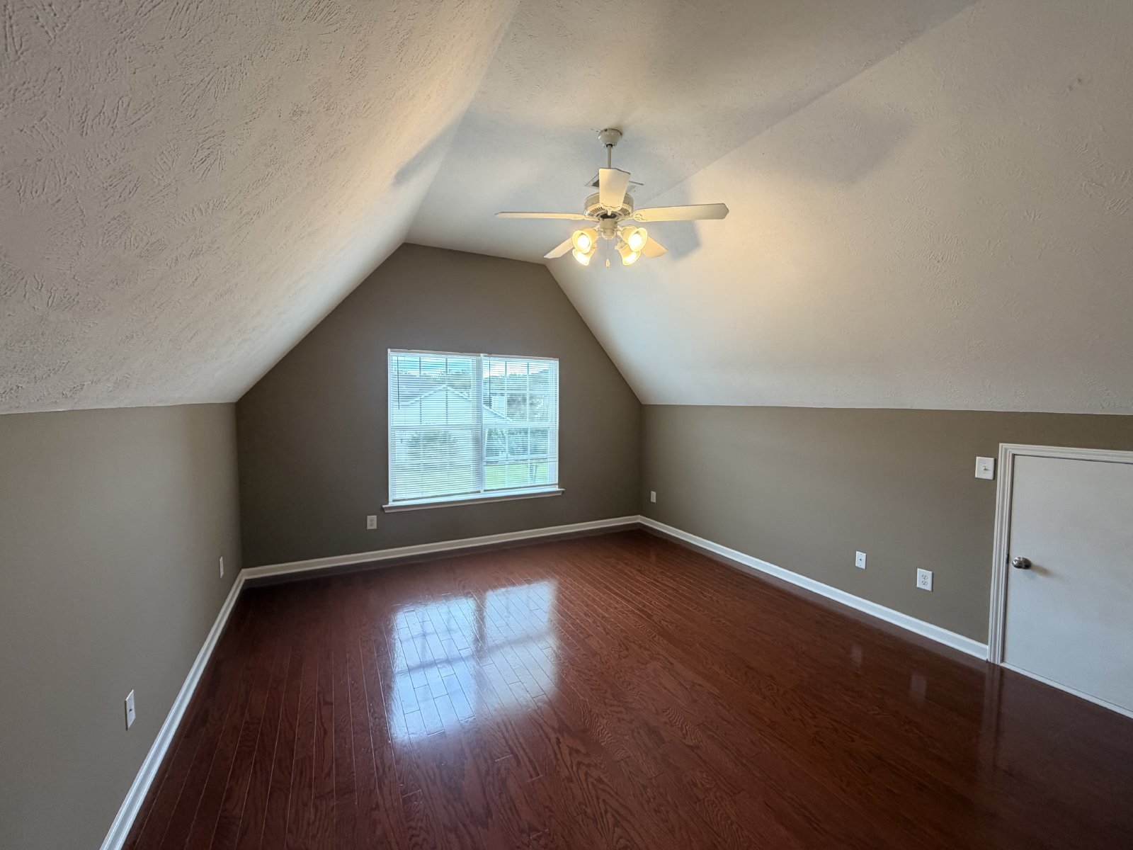 Available Immediately – Beautiful 3 Bedroom, 2.5 Bath Home with Bonus Room in Belmont! property image