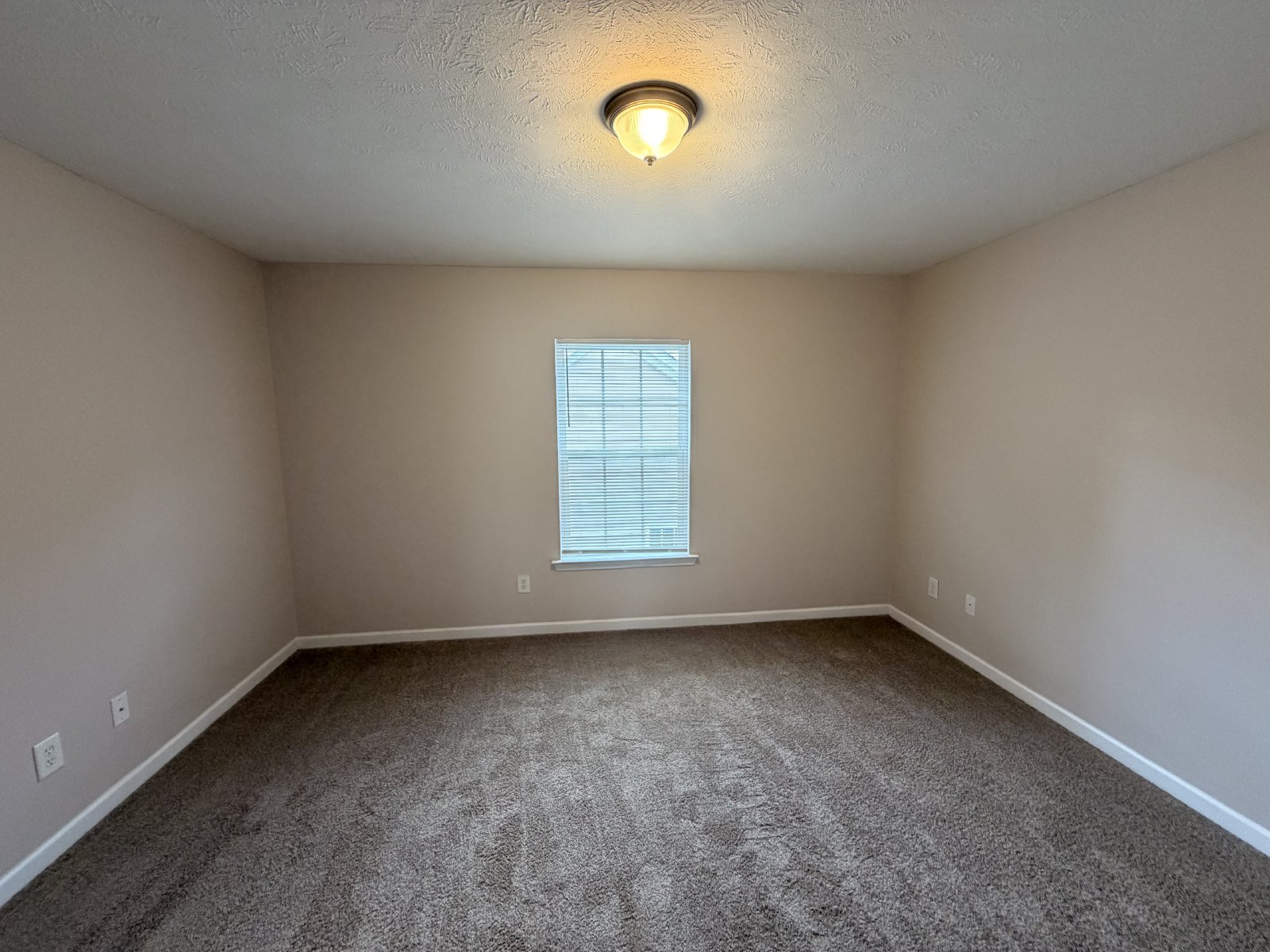 Available Immediately – Beautiful 3 Bedroom, 2.5 Bath Home with Bonus Room in Belmont! property image