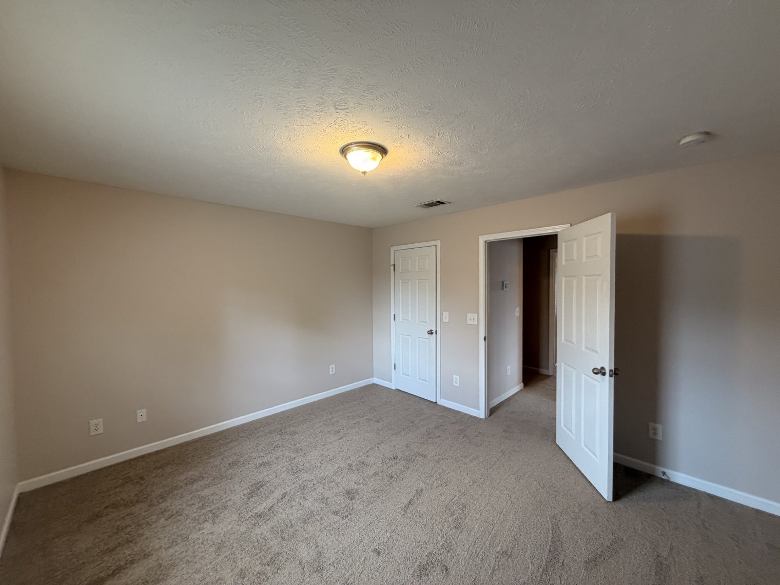 Available Immediately – Beautiful 3 Bedroom, 2.5 Bath Home with Bonus Room in Belmont! property image