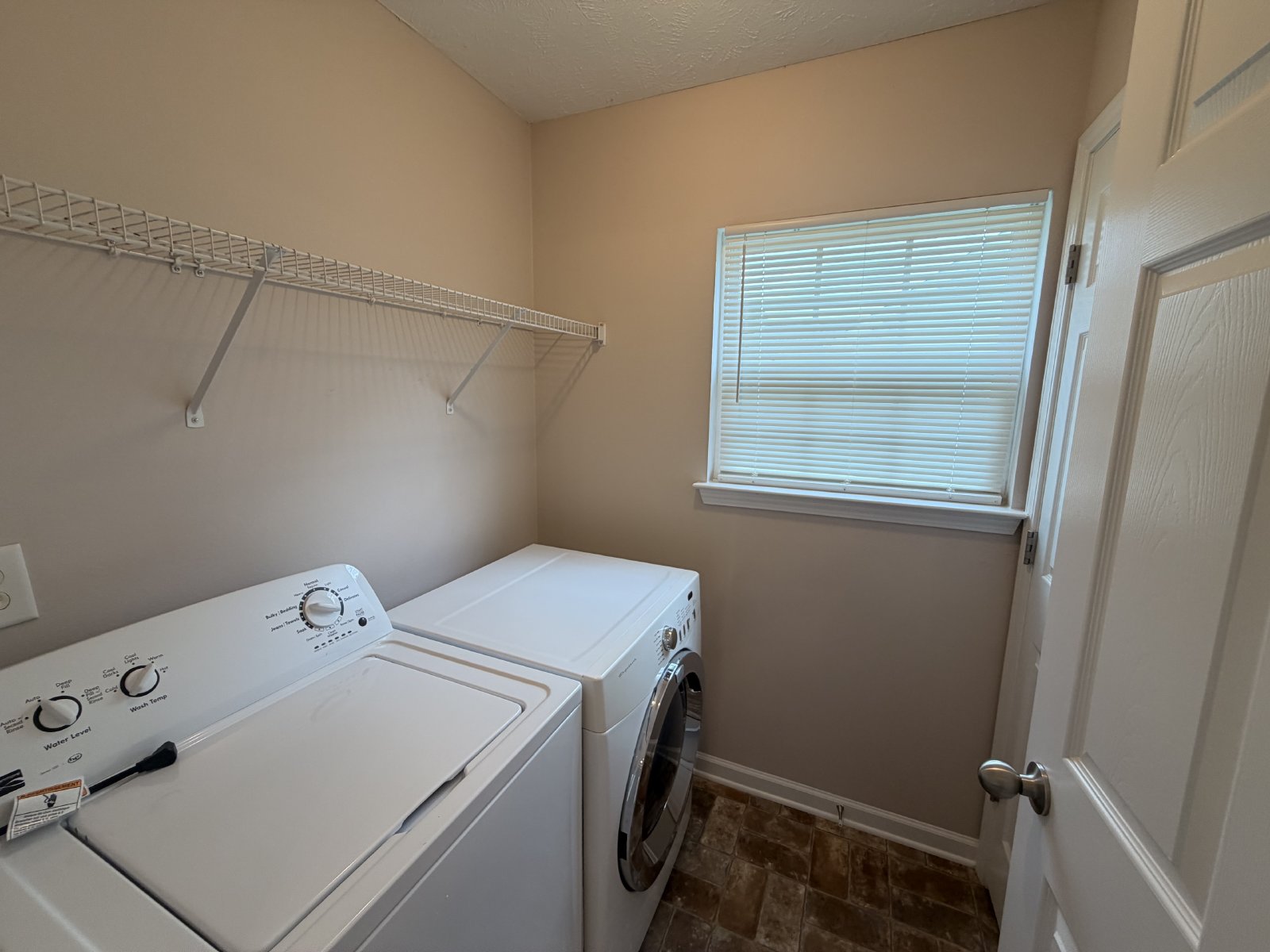 Available Immediately – Beautiful 3 Bedroom, 2.5 Bath Home with Bonus Room in Belmont! property image
