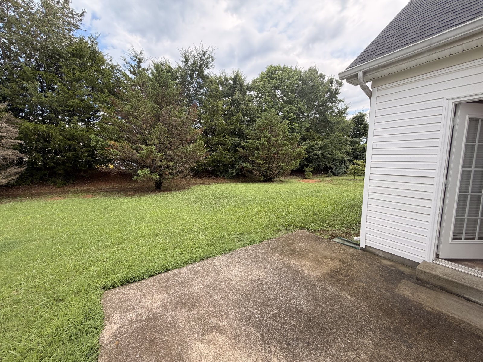 Available Immediately – Beautiful 3 Bedroom, 2.5 Bath Home with Bonus Room in Belmont! property image