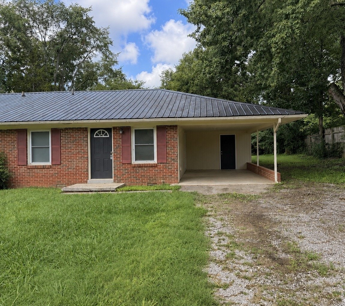 Nice 2 BR/1 Bath Duplex - Covered Parking & Large Backyard property image
