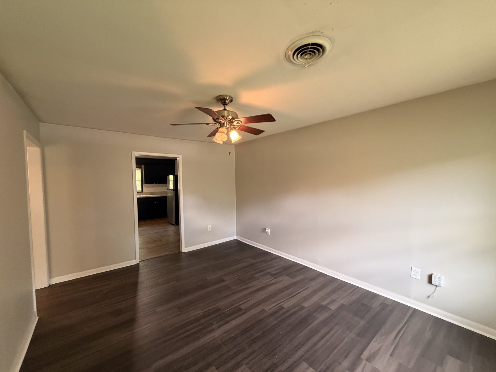 Nice 2 BR/1 Bath Duplex - Covered Parking & Large Backyard property image