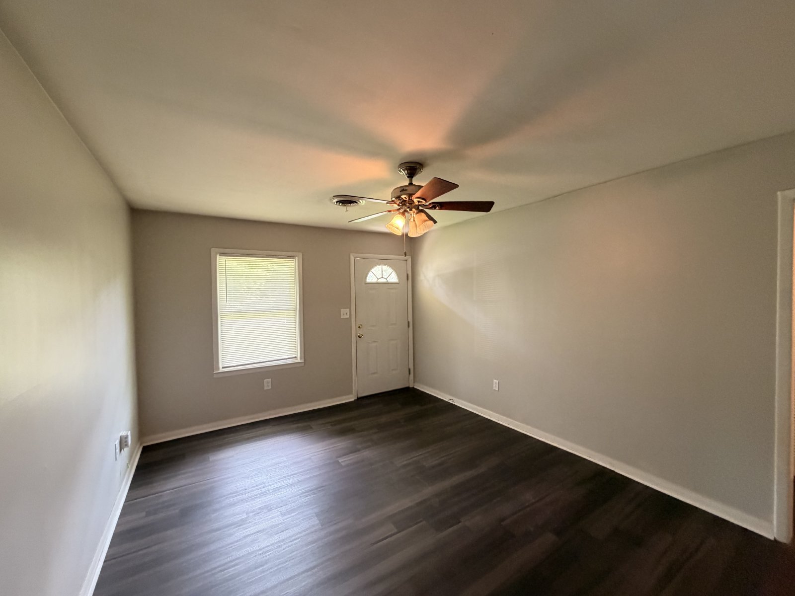 Nice 2 BR/1 Bath Duplex - Covered Parking & Large Backyard property image