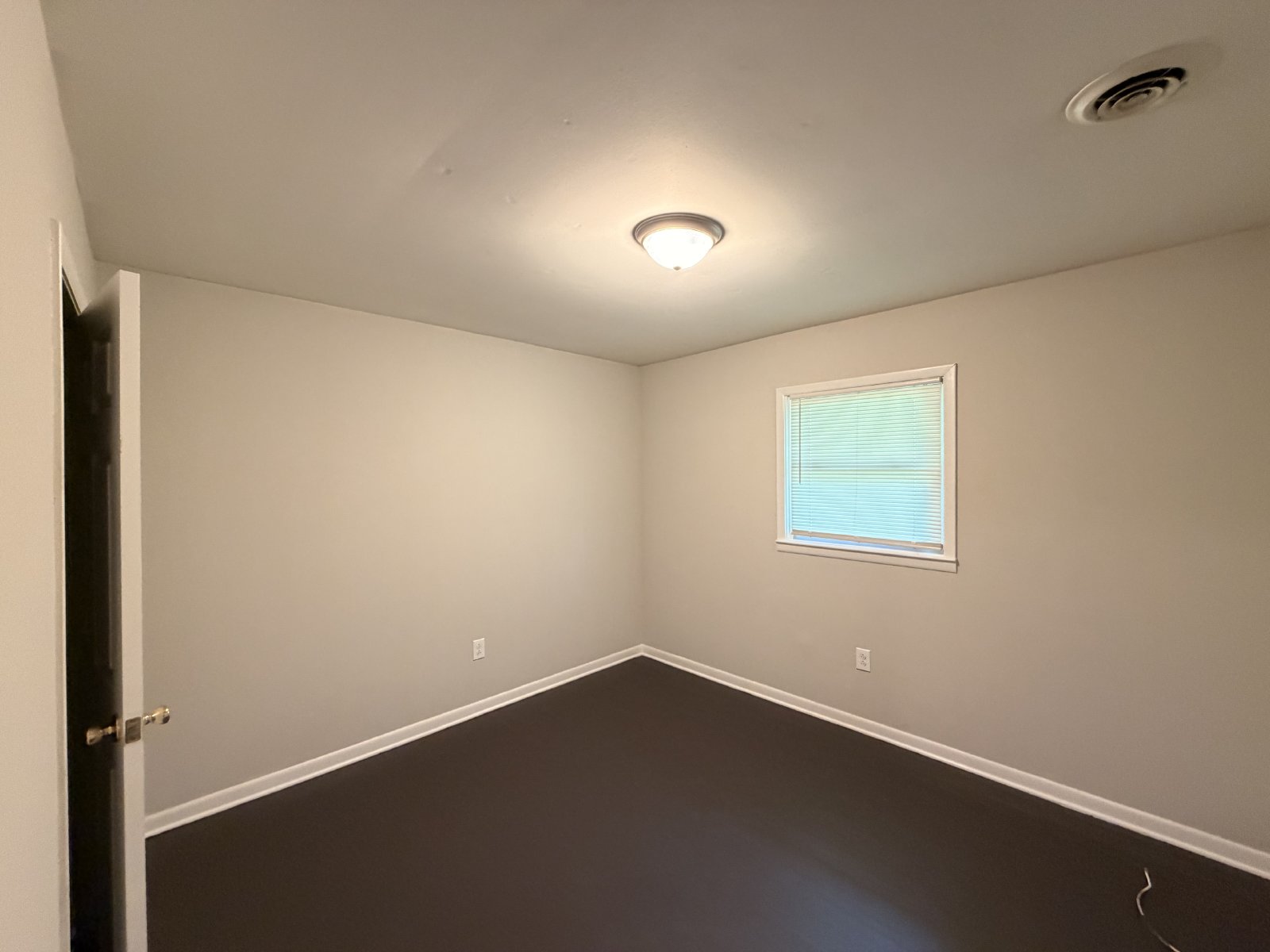 Nice 2 BR/1 Bath Duplex - Covered Parking & Large Backyard property image