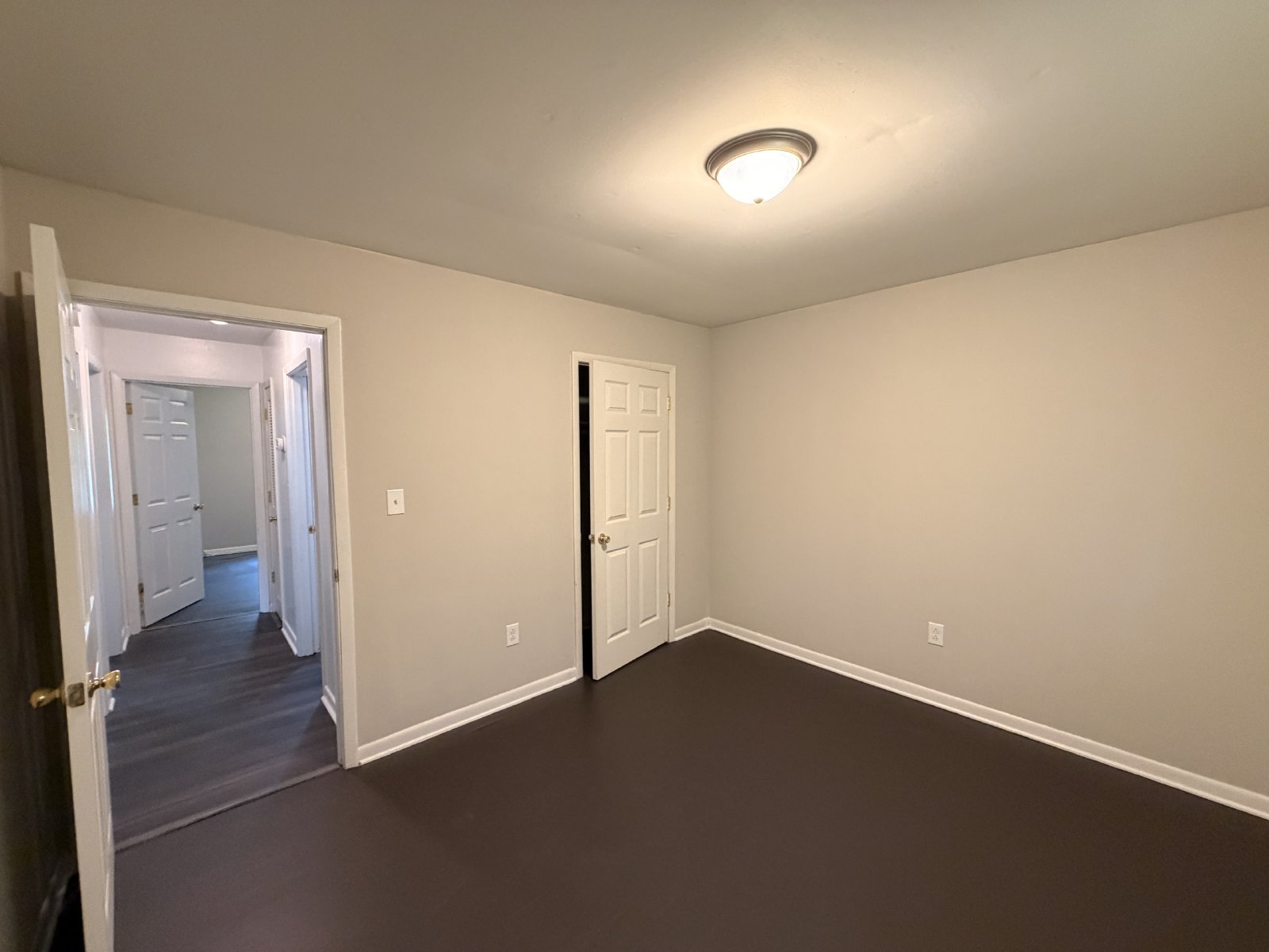 Nice 2 BR/1 Bath Duplex - Covered Parking & Large Backyard property image